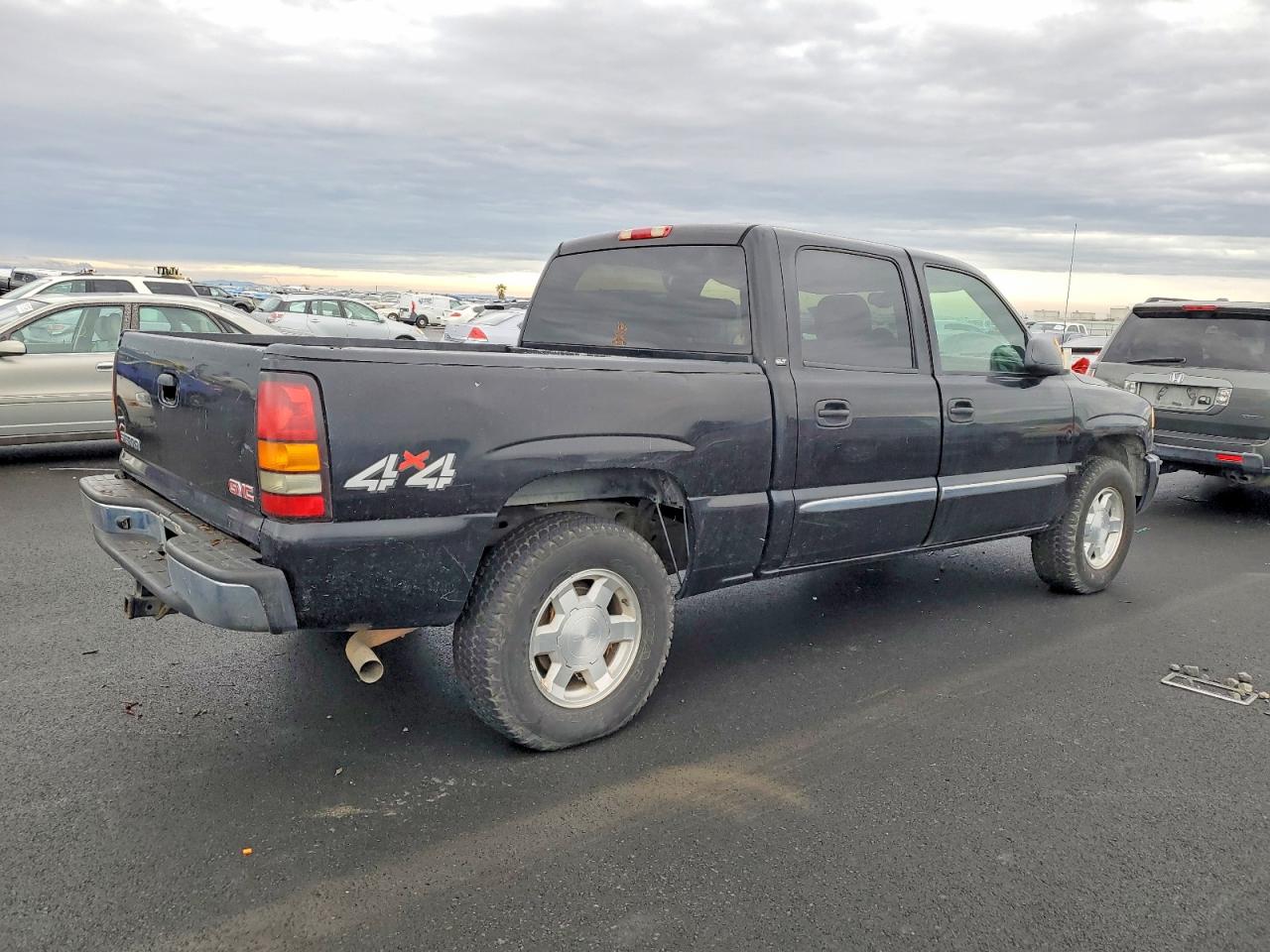 2006 GMC NEW SIERRA K1500 photo 3