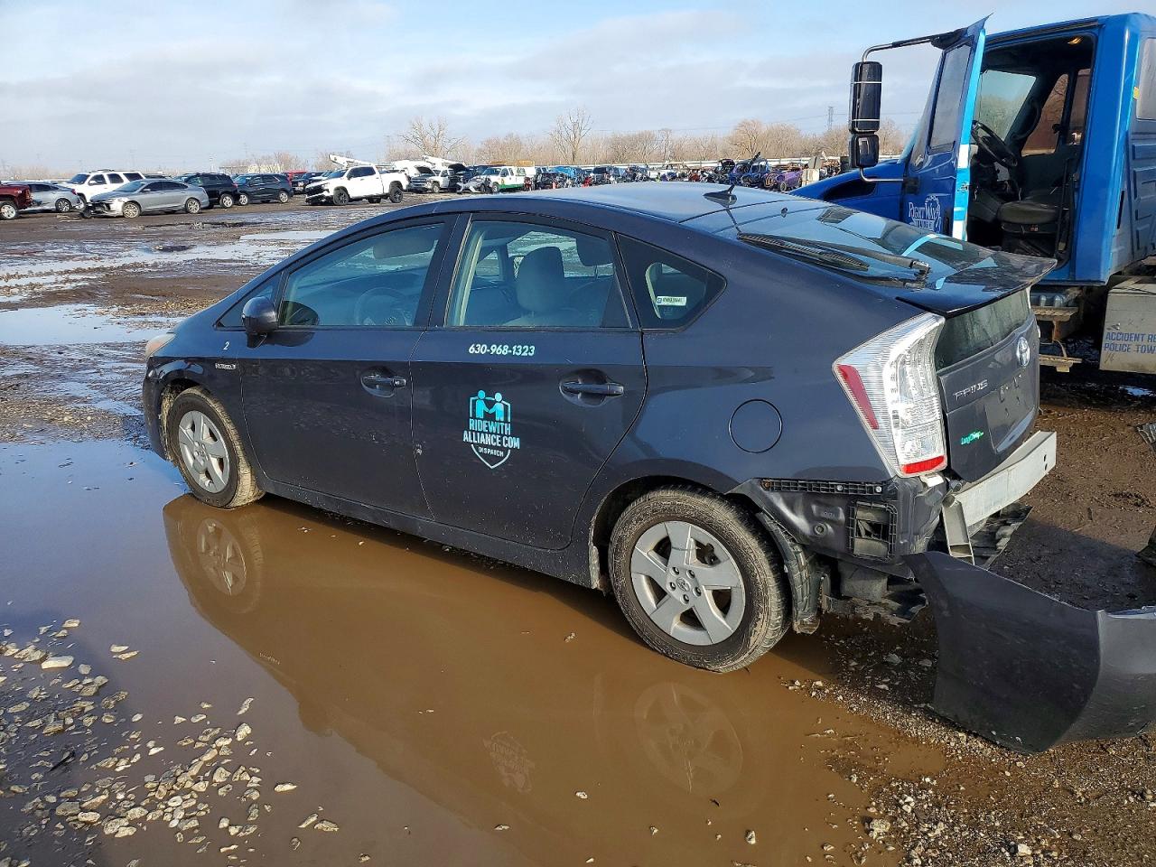 2011 TOYOTA PRIUS photo 2