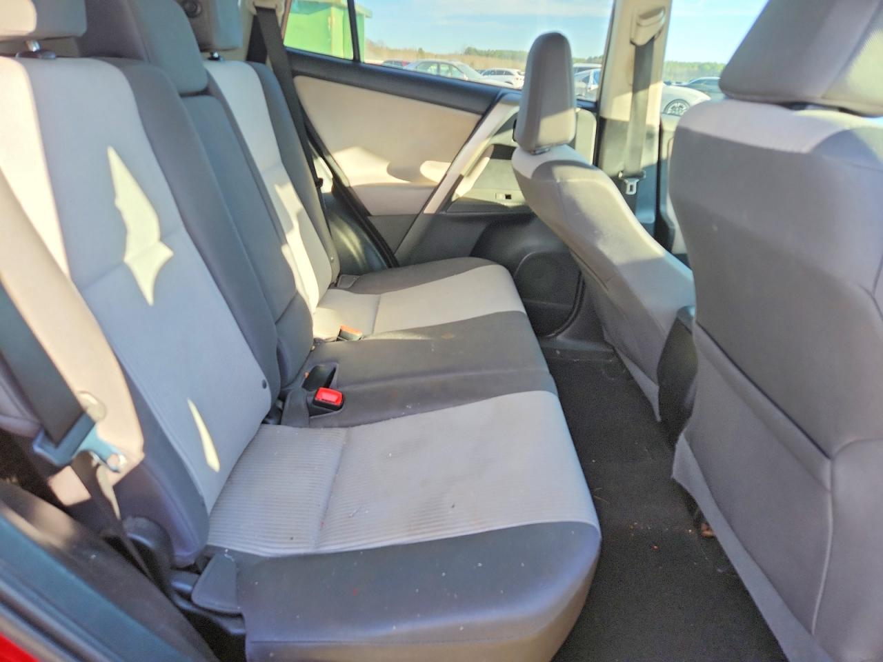 2015 TOYOTA RAV4 LE photo 11
