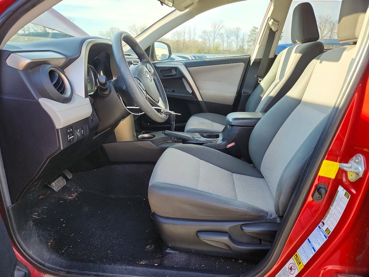 2015 TOYOTA RAV4 LE photo 7