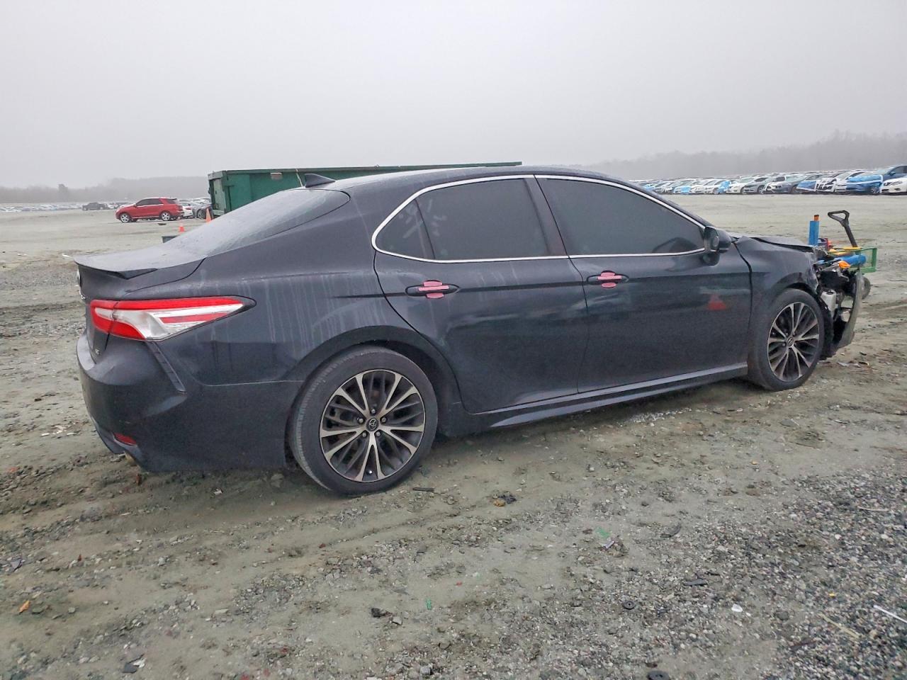 2020 TOYOTA CAMRY SE photo 3