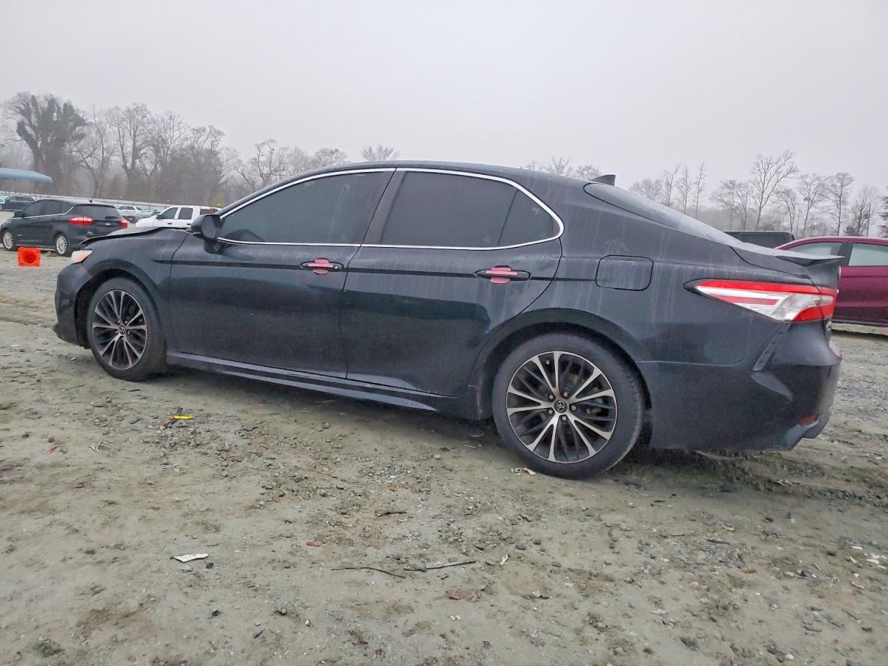 2020 TOYOTA CAMRY SE photo 2