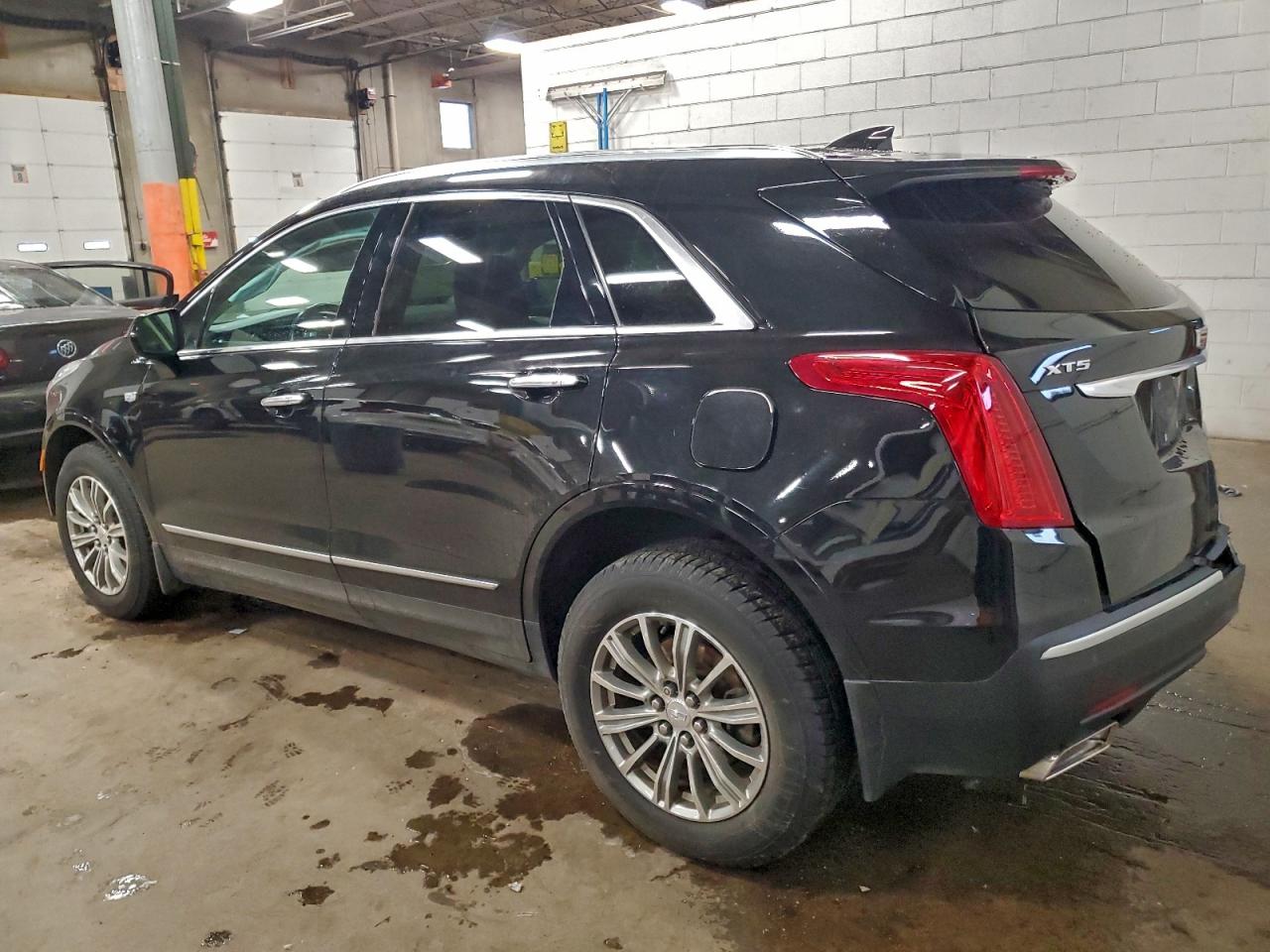 2018 CADILLAC XT5 LUXURY photo 2