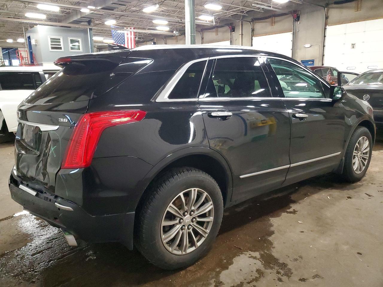2018 CADILLAC XT5 LUXURY photo 3