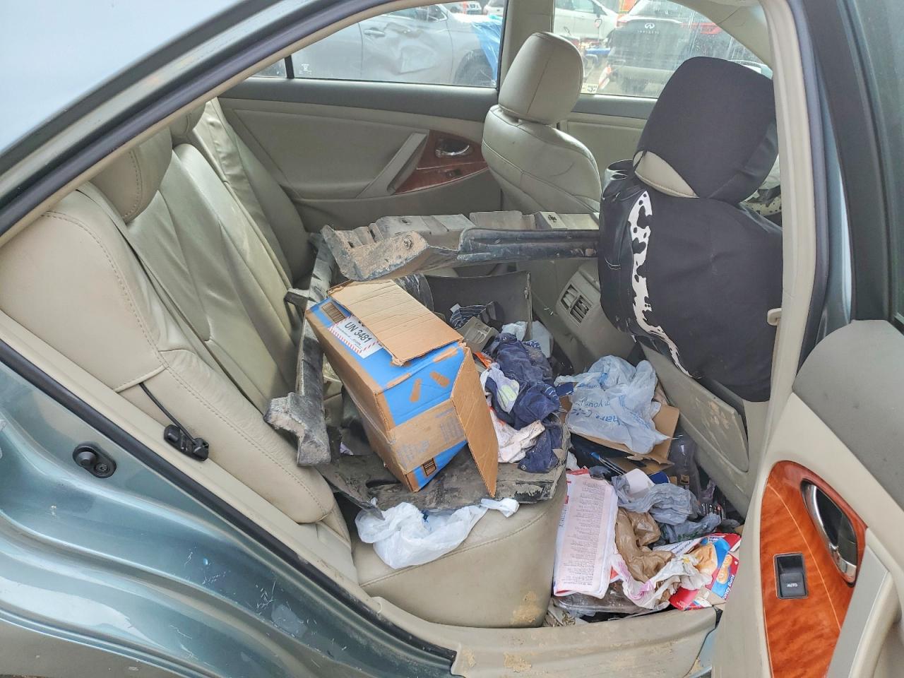 2011 TOYOTA CAMRY BASE photo 10