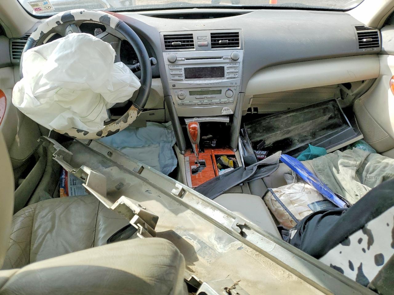 2011 TOYOTA CAMRY BASE photo 8