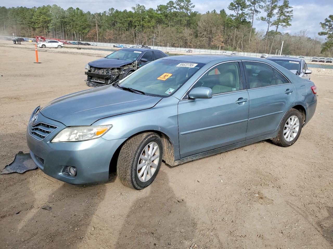 2011 TOYOTA CAMRY
