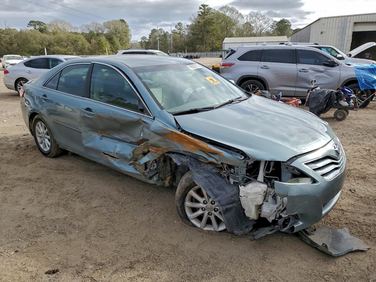 2011 TOYOTA CAMRY BASE photo 4