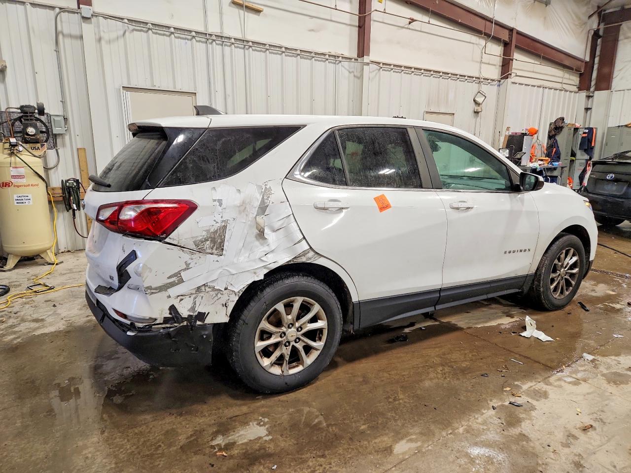 2021 CHEVROLET EQUINOX LT photo 3