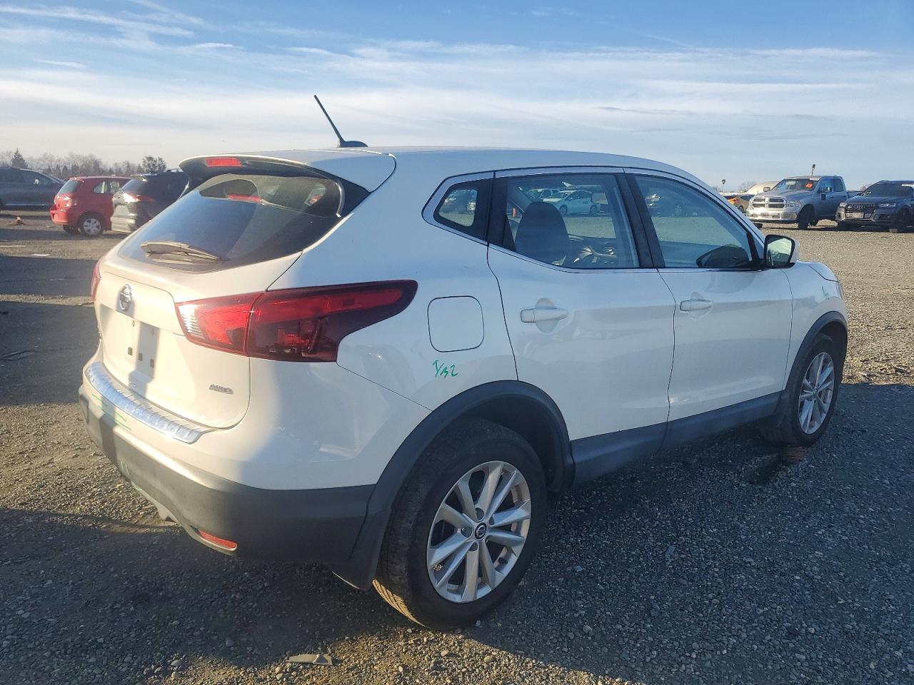 2019 NISSAN ROGUE SPORT S photo 3