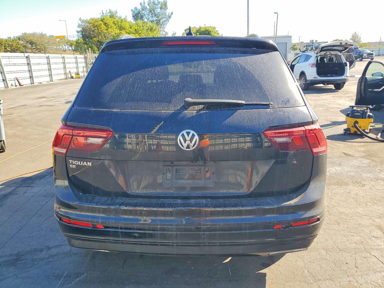 2021 VOLKSWAGEN TIGUAN SE photo 6