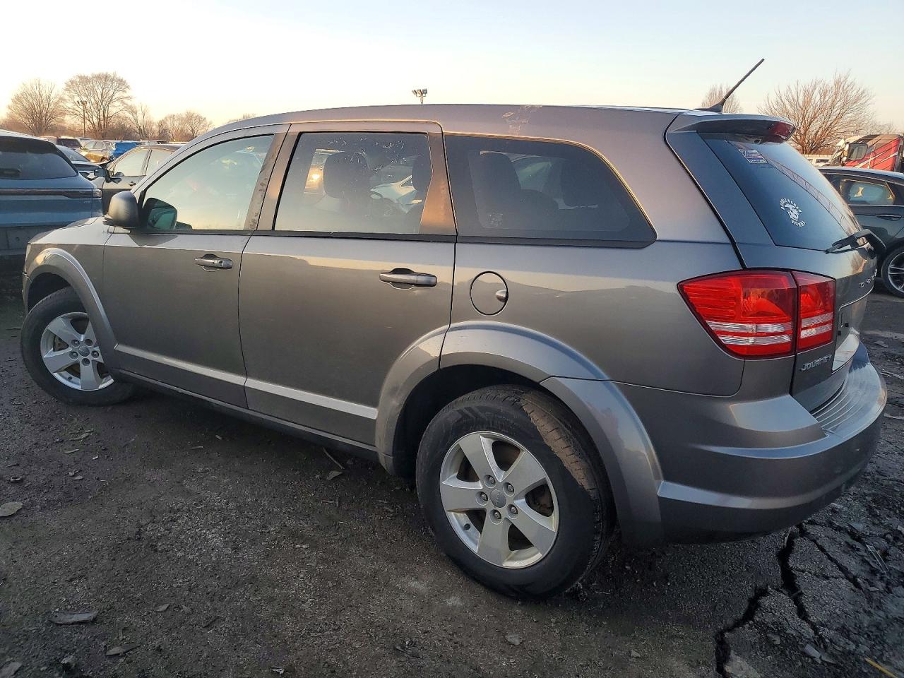2013 DODGE JOURNEY SE photo 2