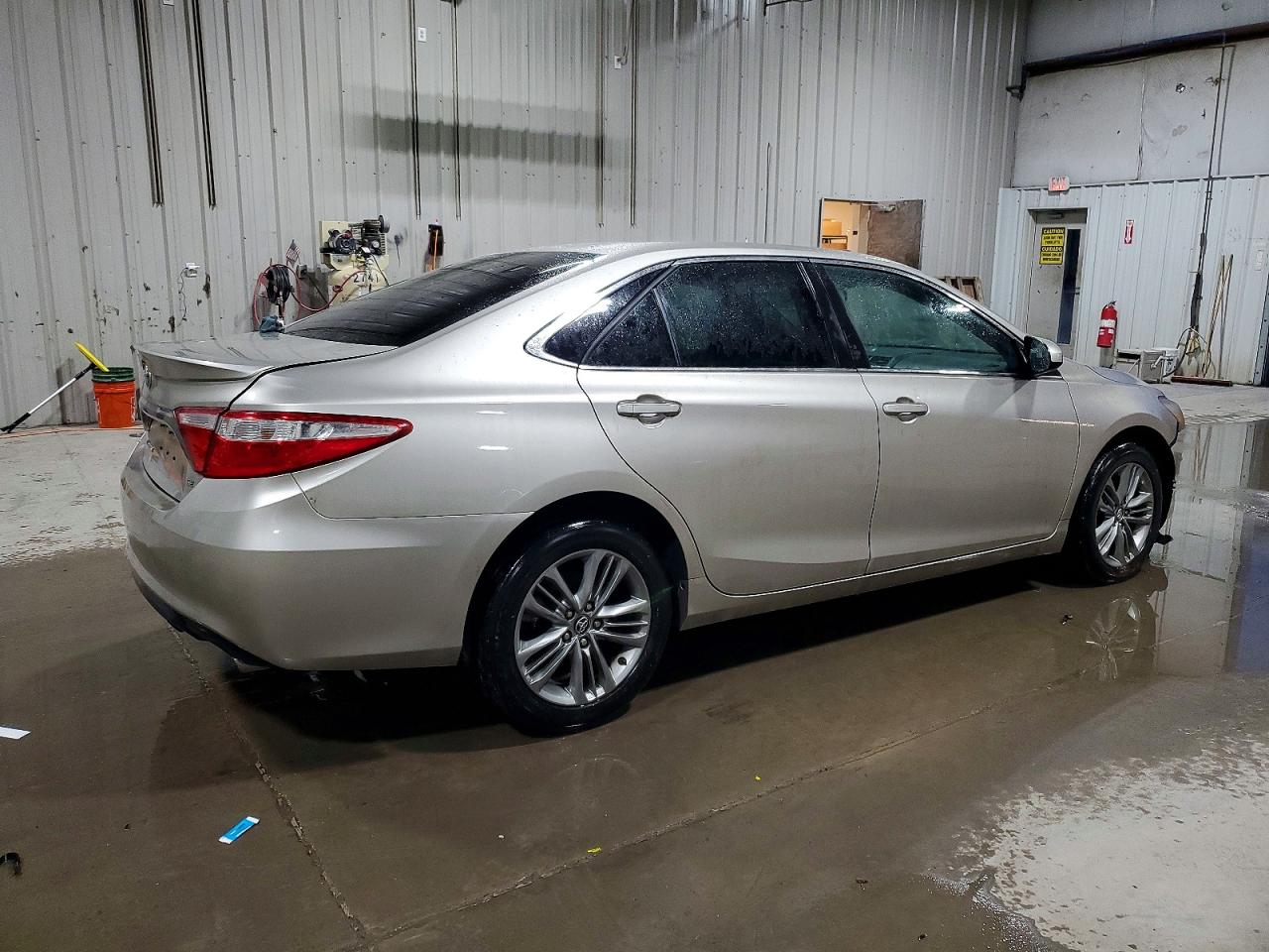 2017 TOYOTA CAMRY LE photo 3