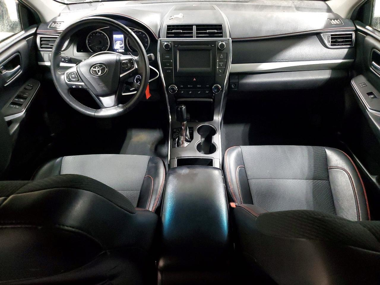 2017 TOYOTA CAMRY LE photo 8