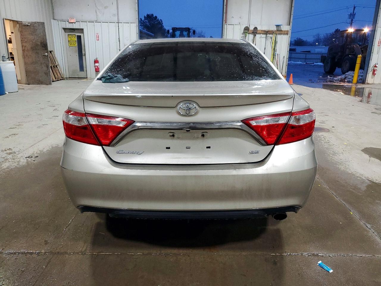 2017 TOYOTA CAMRY LE photo 6