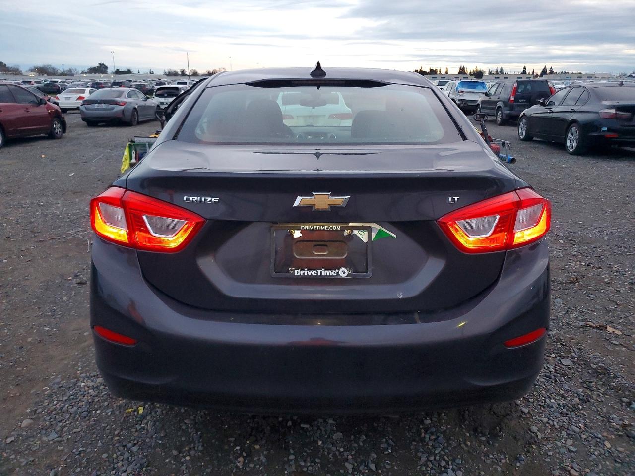2017 CHEVROLET CRUZE LT photo 6