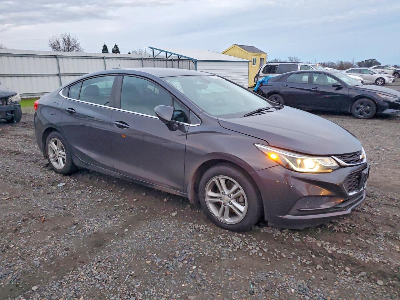 2017 CHEVROLET CRUZE LT photo 4