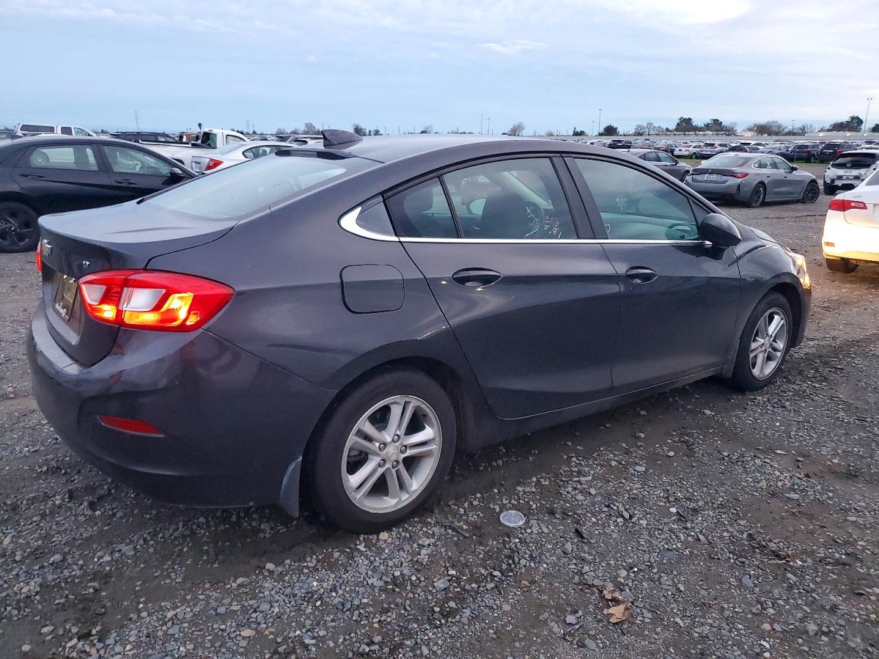 2017 CHEVROLET CRUZE LT photo 3