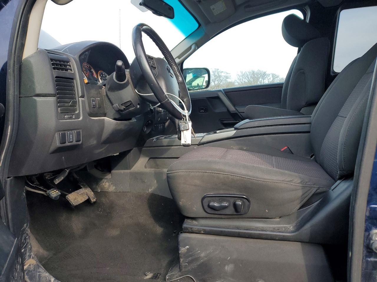 2012 NISSAN TITAN S photo 7