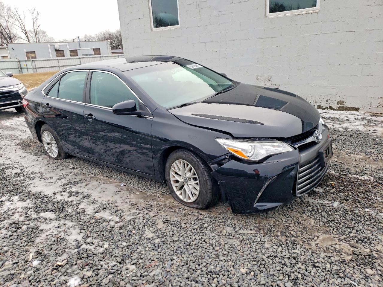 2017 TOYOTA CAMRY LE photo 4