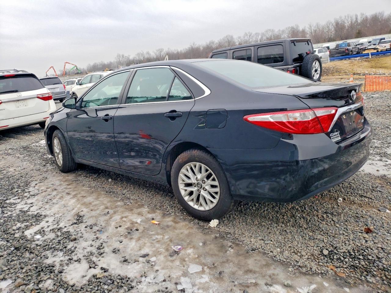 2017 TOYOTA CAMRY LE photo 2