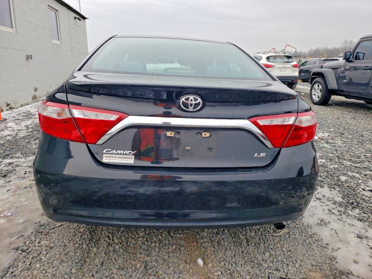 2017 TOYOTA CAMRY LE photo 6
