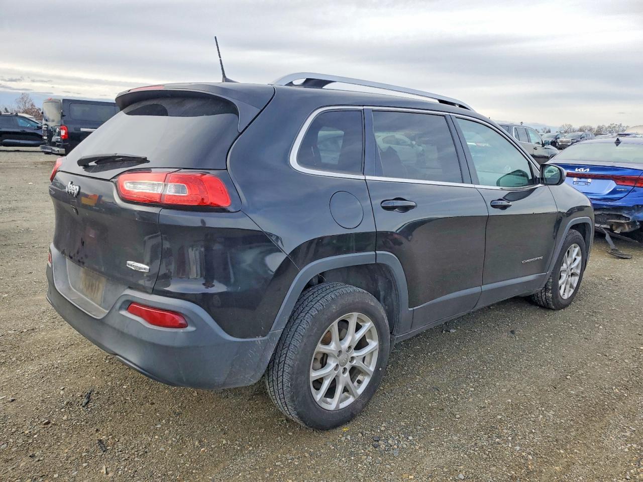 2016 JEEP CHEROKEE LATITUDE photo 3