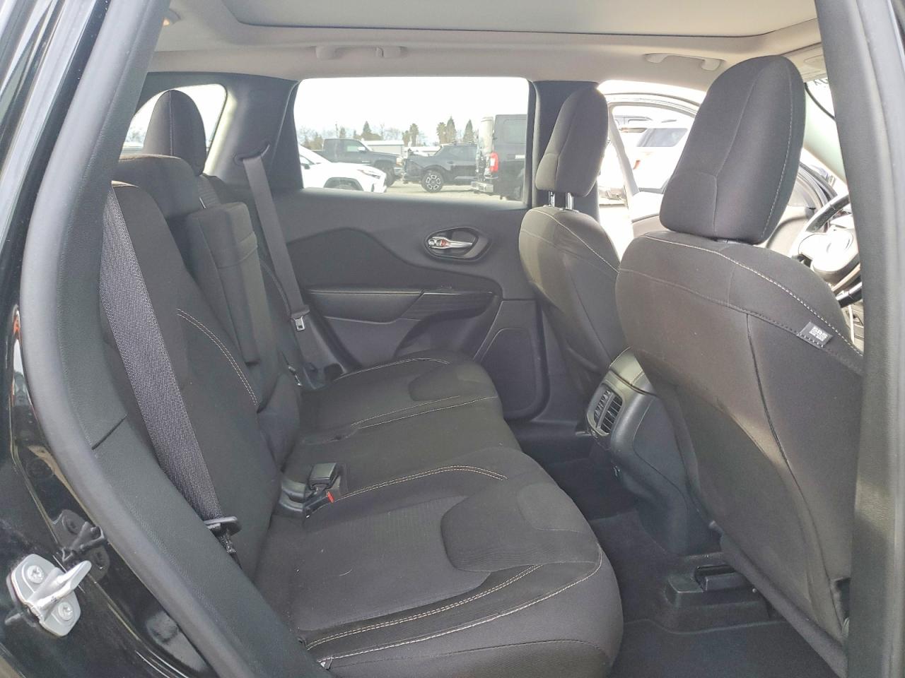 2016 JEEP CHEROKEE LATITUDE photo 11