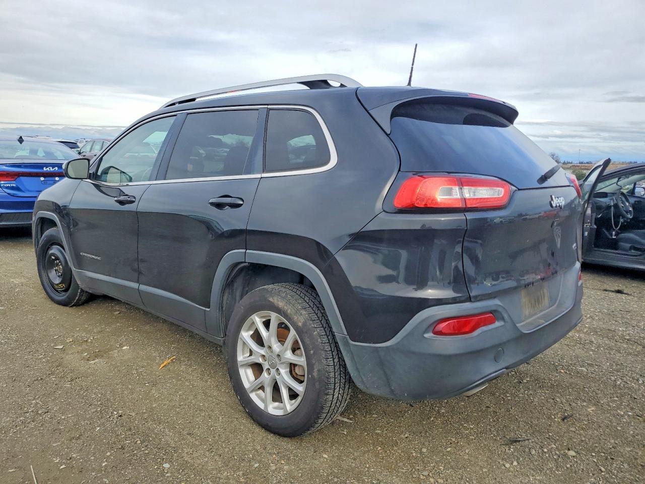 2016 JEEP CHEROKEE LATITUDE photo 2