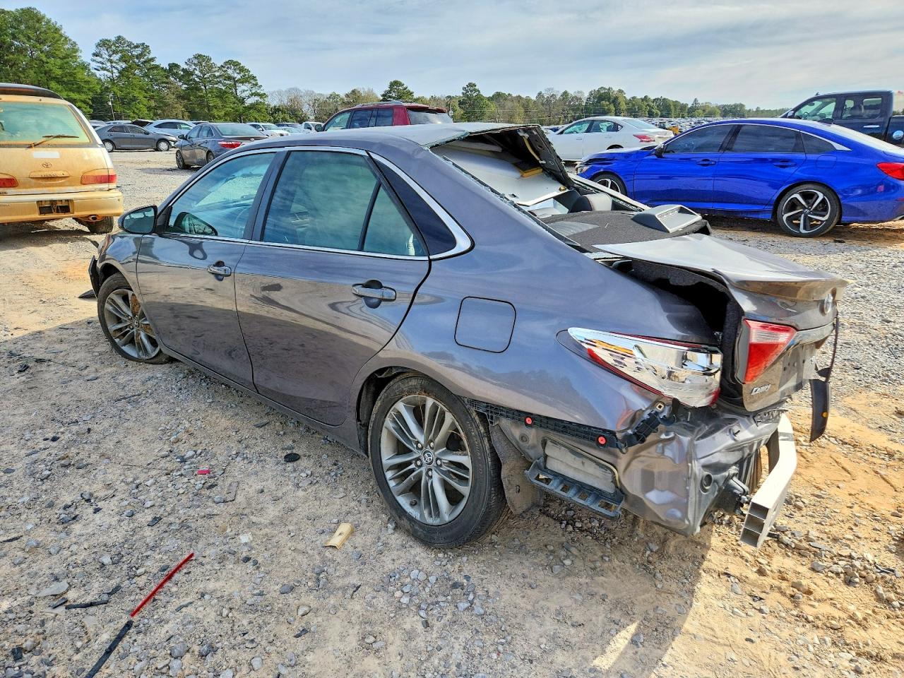 2016 TOYOTA CAMRY SE photo 2