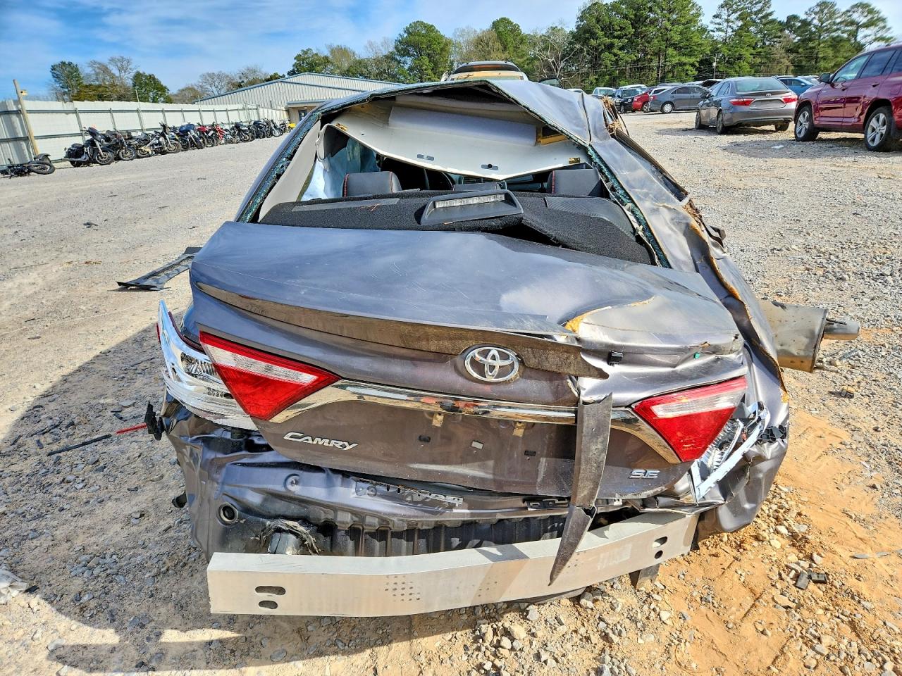 2016 TOYOTA CAMRY SE photo 6