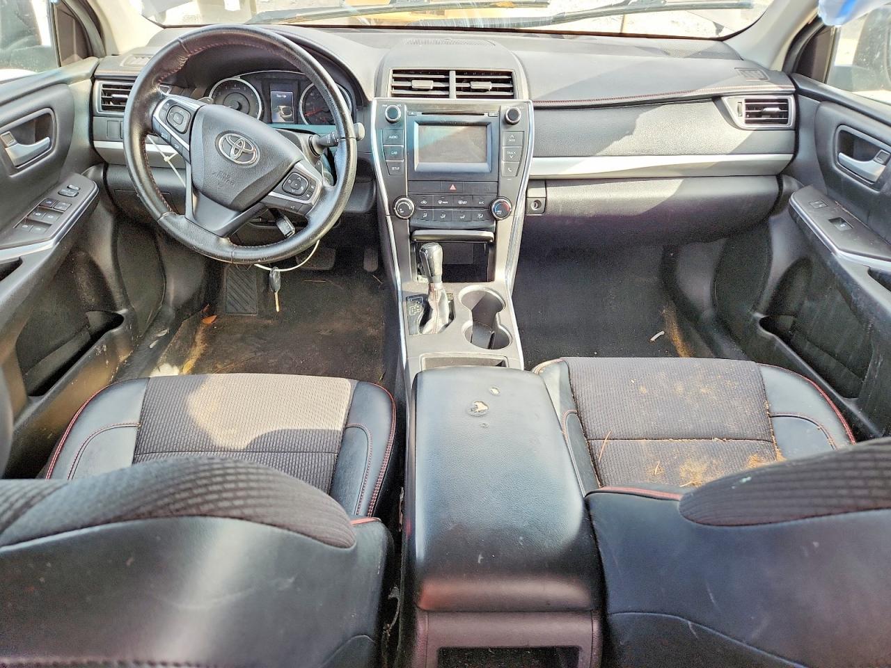 2016 TOYOTA CAMRY SE photo 8