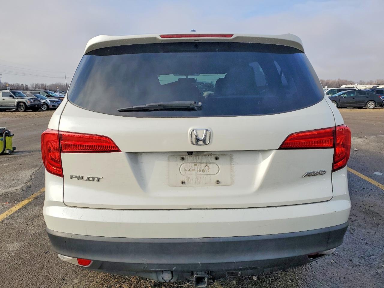 2016 HONDA PILOT photo 11