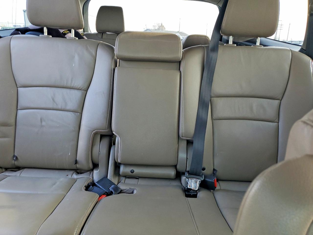 2016 HONDA PILOT photo 19