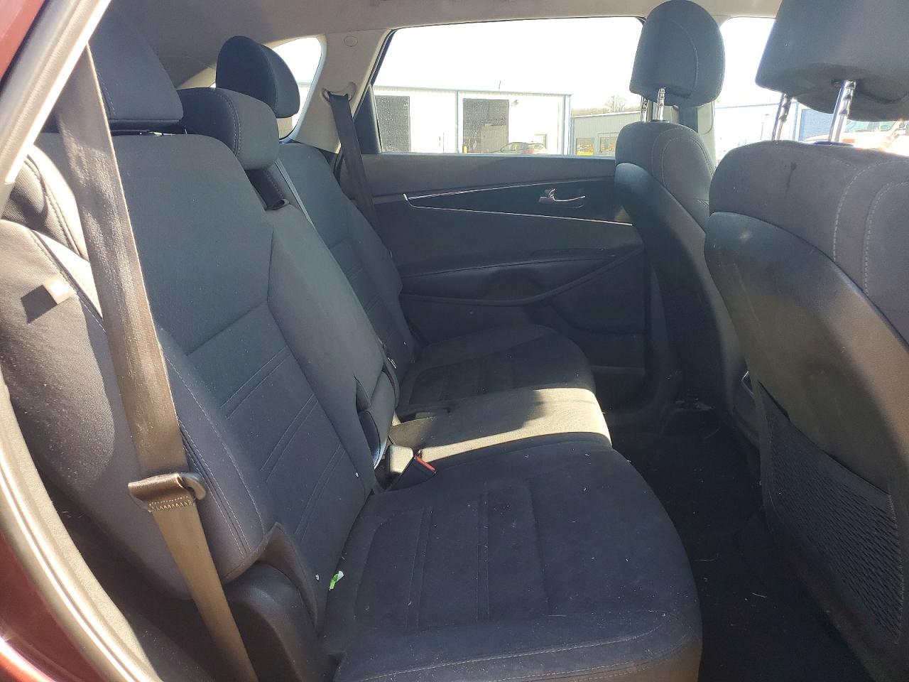 2017 KIA SORENTO LX photo 11
