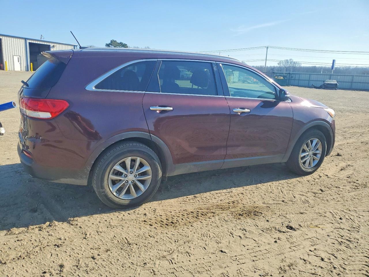 2017 KIA SORENTO LX photo 3