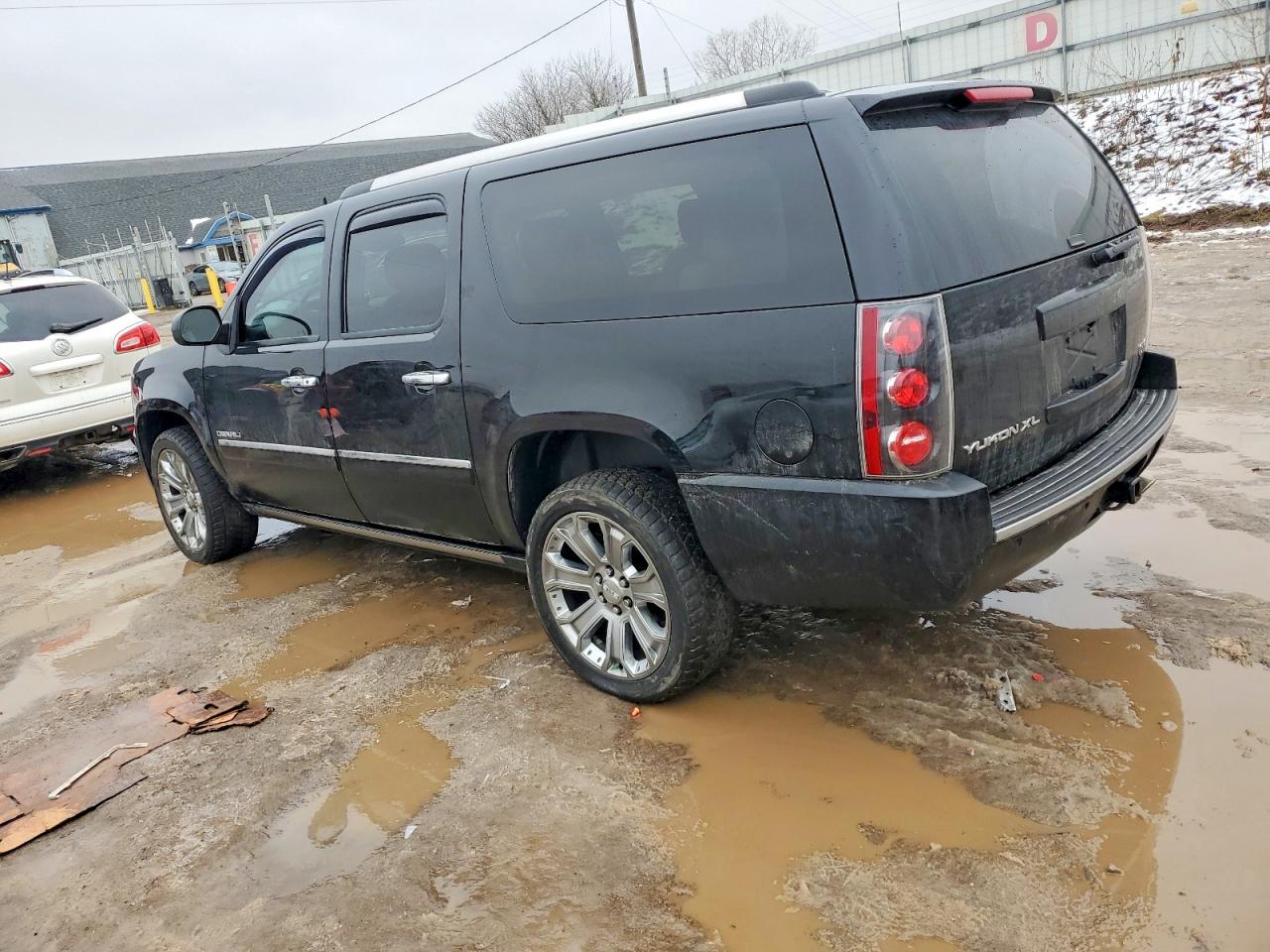 2014 GMC YUKON XL DENALI photo 2