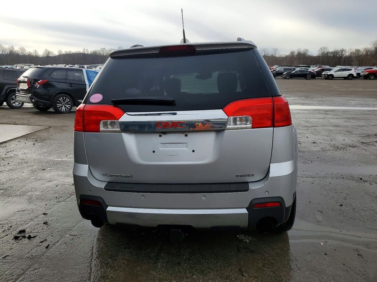 2012 GMC TERRAIN SLT photo 6