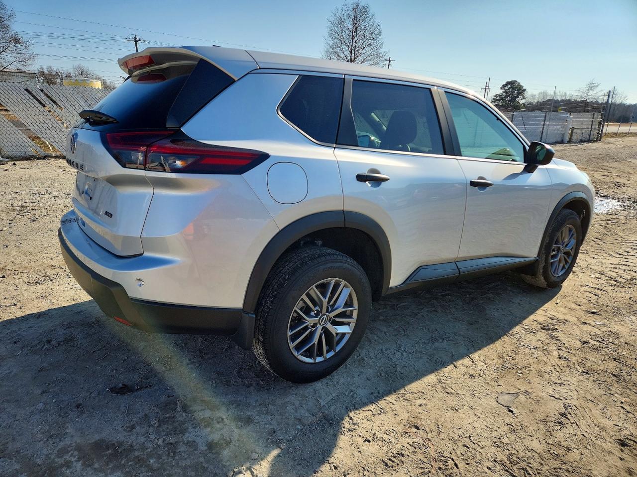 2024 NISSAN ROGUE S photo 3