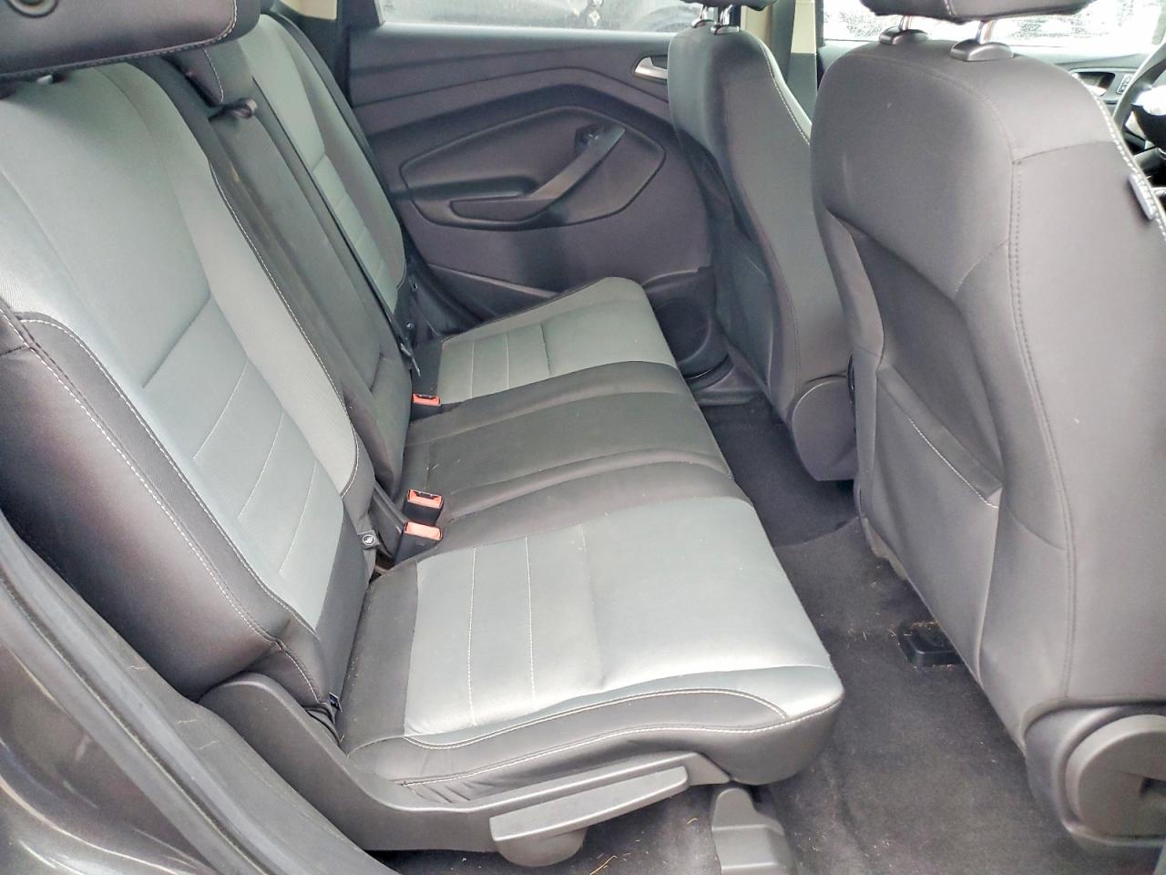 2016 FORD ESCAPE SE photo 10