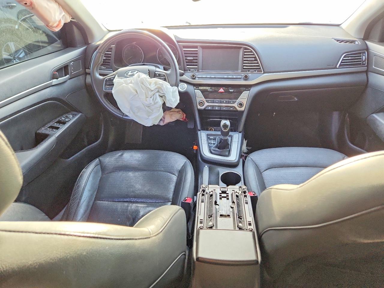 2017 HYUNDAI ELANTRA SE photo 8