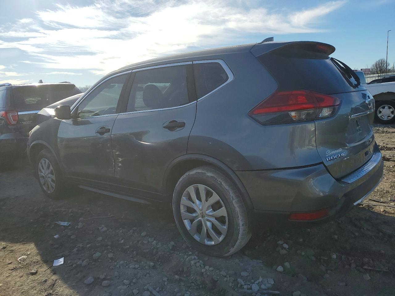 2017 NISSAN ROGUE S photo 2
