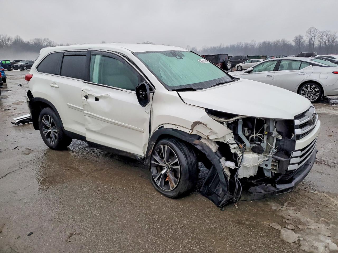 2019 TOYOTA HIGHLANDER LE photo 4