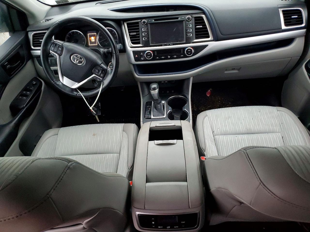 2019 TOYOTA HIGHLANDER LE photo 8