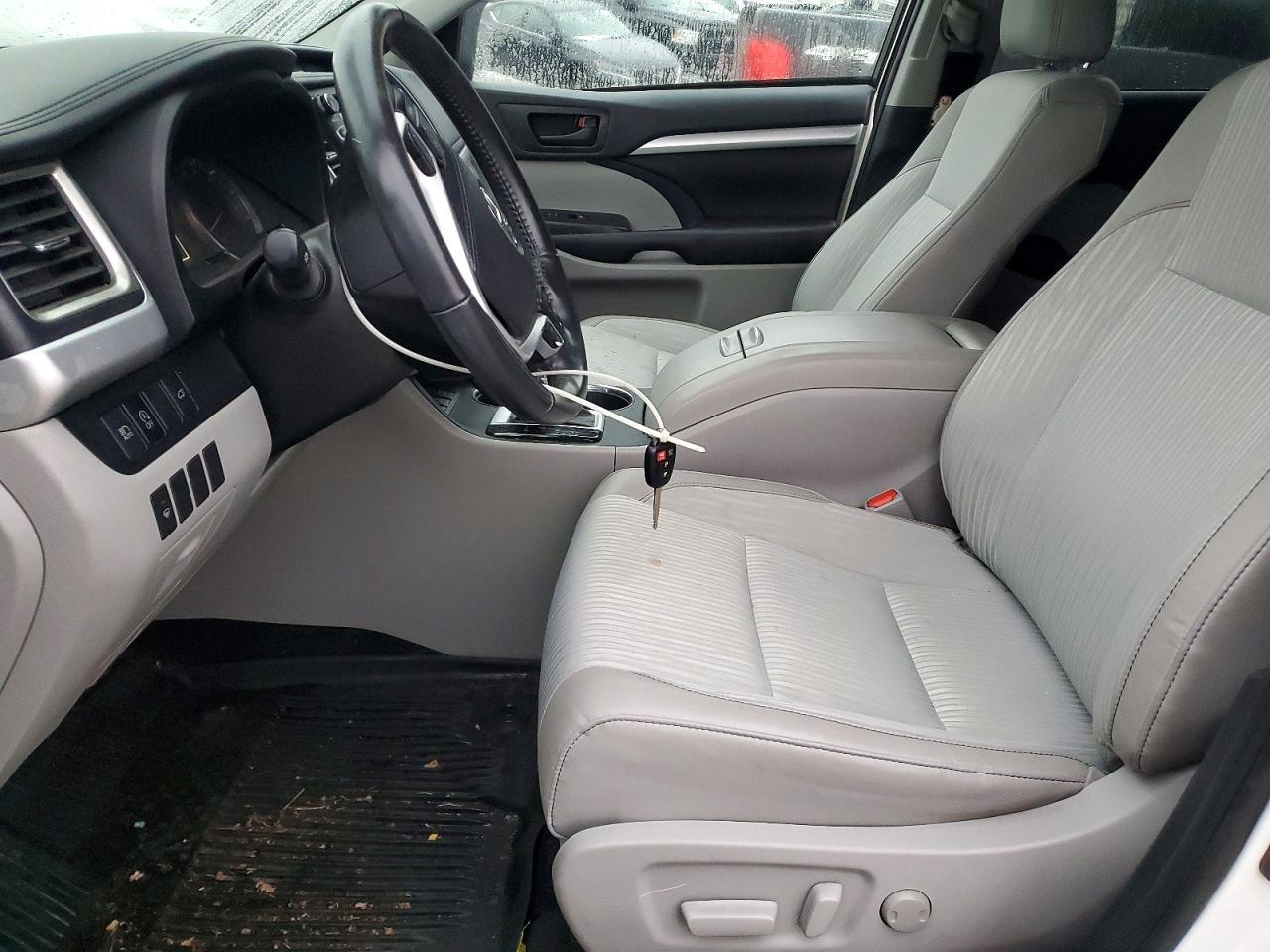 2019 TOYOTA HIGHLANDER LE photo 7