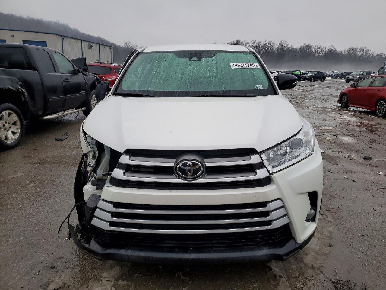 2019 TOYOTA HIGHLANDER LE photo 5