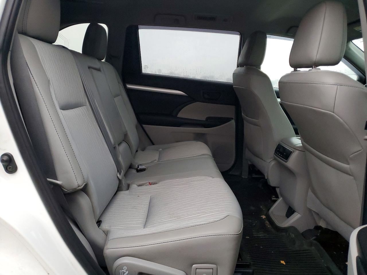 2019 TOYOTA HIGHLANDER LE photo 11