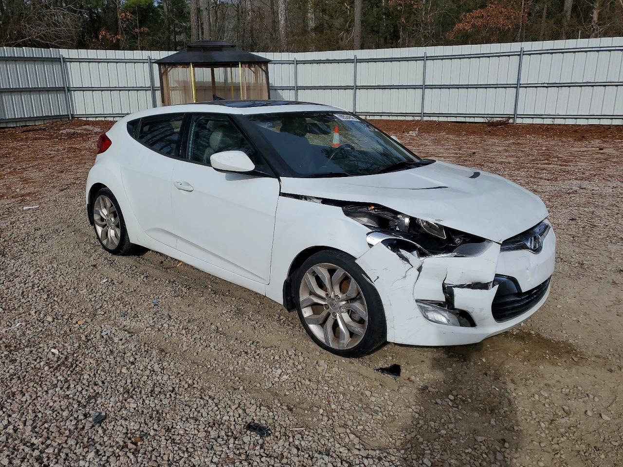 2013 HYUNDAI VELOSTER photo 4