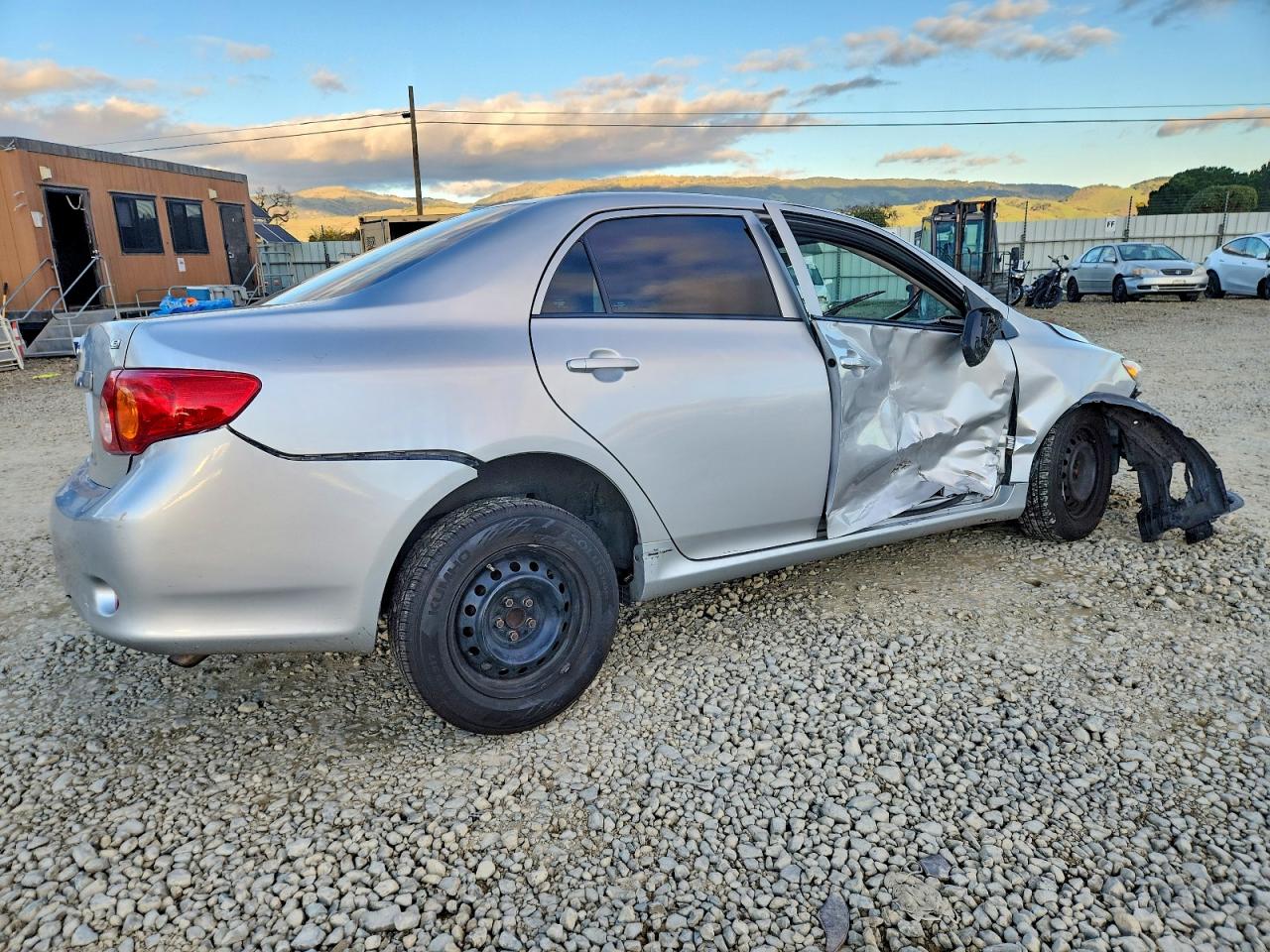 2010 TOYOTA COROLLA BASE photo 3