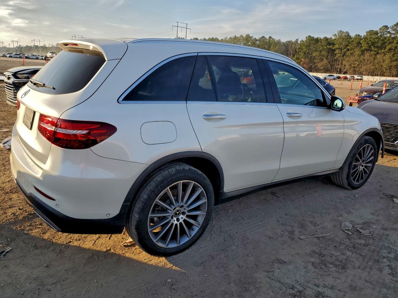 2018 MERCEDES-BENZ GLC 300 photo 3